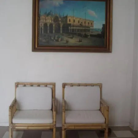 Apartment In Storica Sul Mare Per 8/10 Persone *