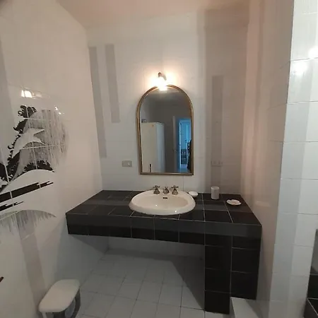 Apartment In Storica Sul Mare Per 8/10 Persone