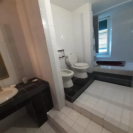 Apartment In Storica Sul Mare Per 8/10 Persone Castagneto Carducci